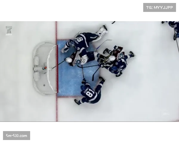 雪崩队长兰德斯科格复出进球 球队进攻层次更加丰富